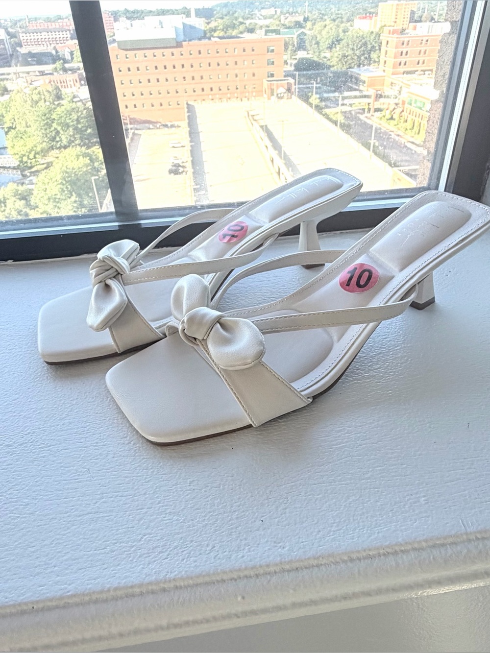Kitten heels Cream color